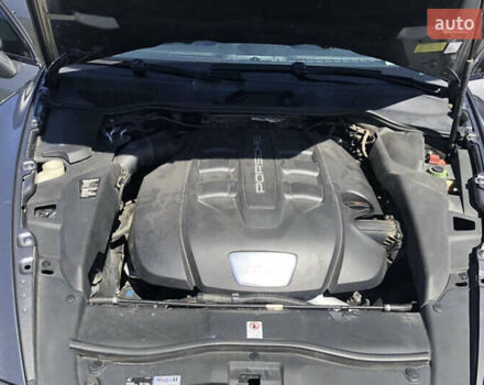 Серый Порше Каен, объемом двигателя 3 л и пробегом 380 тыс. км за 25900 $, фото 16 на Automoto.ua