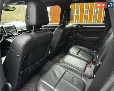 Серый Порше Каен, объемом двигателя 2.97 л и пробегом 380 тыс. км за 28500 $, фото 2 на Automoto.ua