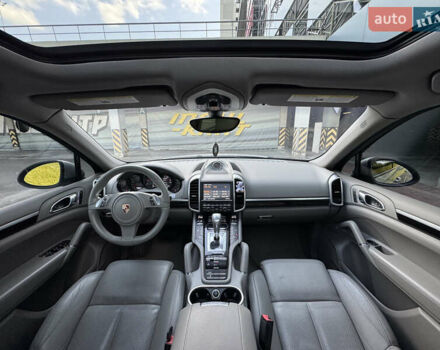 Сірий Порше Cayenne, об'ємом двигуна 3 л та пробігом 180 тис. км за 25490 $, фото 43 на Automoto.ua