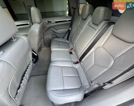 Сірий Порше Cayenne, об'ємом двигуна 3 л та пробігом 180 тис. км за 25490 $, фото 40 на Automoto.ua