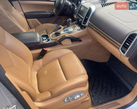 Серый Порше Каен, объемом двигателя 2.97 л и пробегом 223 тыс. км за 23800 $, фото 30 на Automoto.ua