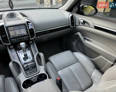 Сірий Порше Cayenne, об'ємом двигуна 3 л та пробігом 180 тис. км за 25490 $, фото 45 на Automoto.ua