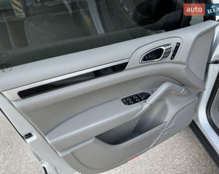 Сірий Порше Cayenne, об'ємом двигуна 3 л та пробігом 180 тис. км за 25490 $, фото 21 на Automoto.ua