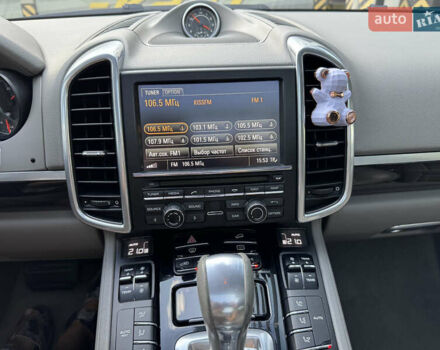 Сірий Порше Cayenne, об'ємом двигуна 3 л та пробігом 180 тис. км за 25490 $, фото 33 на Automoto.ua