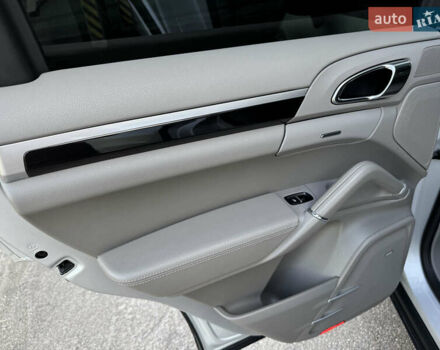 Сірий Порше Cayenne, об'ємом двигуна 3 л та пробігом 180 тис. км за 25490 $, фото 38 на Automoto.ua