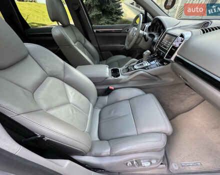 Сірий Порше Cayenne, об'ємом двигуна 3 л та пробігом 180 тис. км за 25490 $, фото 55 на Automoto.ua