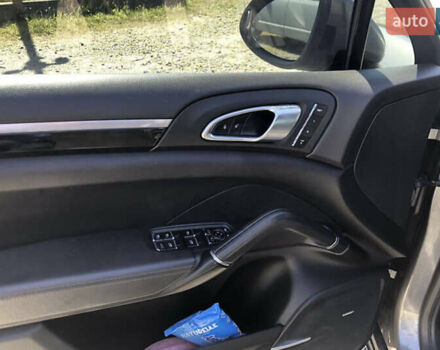 Серый Порше Каен, объемом двигателя 3 л и пробегом 380 тыс. км за 25900 $, фото 6 на Automoto.ua