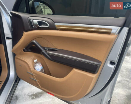 Серый Порше Каен, объемом двигателя 2.97 л и пробегом 223 тыс. км за 23800 $, фото 31 на Automoto.ua