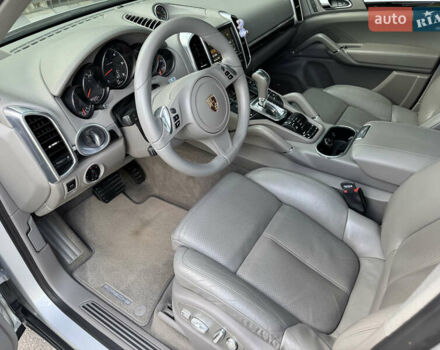 Сірий Порше Cayenne, об'ємом двигуна 3 л та пробігом 180 тис. км за 25490 $, фото 19 на Automoto.ua