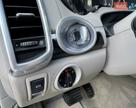 Сірий Порше Cayenne, об'ємом двигуна 3 л та пробігом 180 тис. км за 25490 $, фото 27 на Automoto.ua