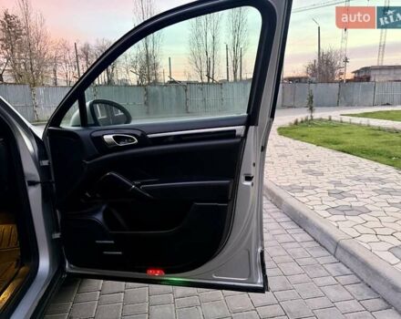 Серый Порше Каен, объемом двигателя 3 л и пробегом 193 тыс. км за 16700 $, фото 37 на Automoto.ua