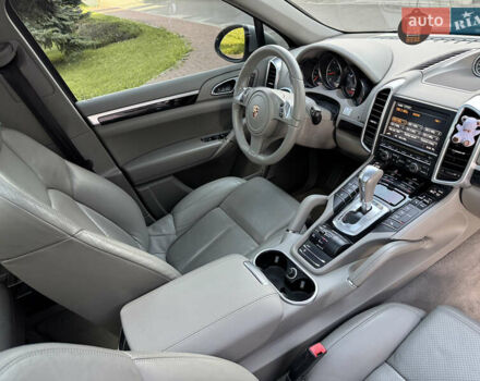 Сірий Порше Cayenne, об'ємом двигуна 3 л та пробігом 180 тис. км за 25490 $, фото 56 на Automoto.ua