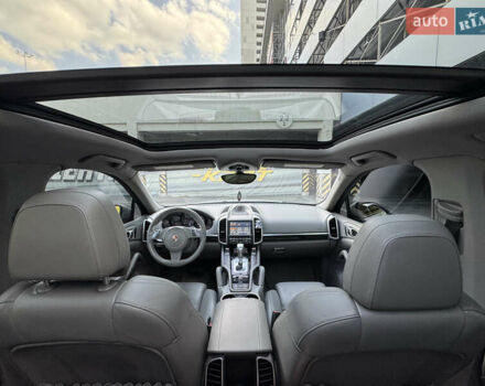 Сірий Порше Cayenne, об'ємом двигуна 3 л та пробігом 180 тис. км за 25490 $, фото 44 на Automoto.ua