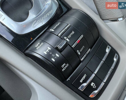 Сірий Порше Cayenne, об'ємом двигуна 3 л та пробігом 180 тис. км за 25490 $, фото 36 на Automoto.ua