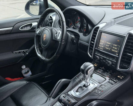 Серый Порше Каен, объемом двигателя 4.81 л и пробегом 84 тыс. км за 29999 $, фото 5 на Automoto.ua