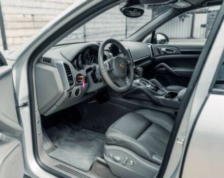 Серый Порше Каен, объемом двигателя 3 л и пробегом 89 тыс. км за 14000 $, фото 8 на Automoto.ua