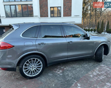 Серый Порше Каен, объемом двигателя 2.97 л и пробегом 220 тыс. км за 29300 $, фото 2 на Automoto.ua