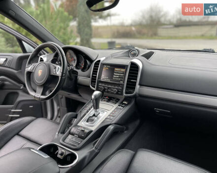 Серый Порше Каен, объемом двигателя 3 л и пробегом 182 тыс. км за 17999 $, фото 21 на Automoto.ua