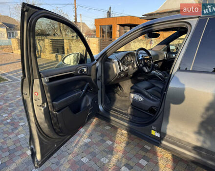 Серый Порше Каен, объемом двигателя 2.97 л и пробегом 277 тыс. км за 29000 $, фото 13 на Automoto.ua