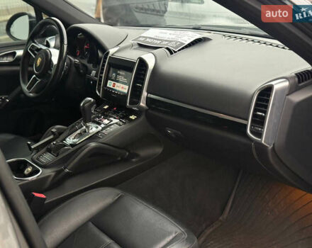 Сірий Порше Cayenne, об'ємом двигуна 2.97 л та пробігом 216 тис. км за 20950 $, фото 6 на Automoto.ua