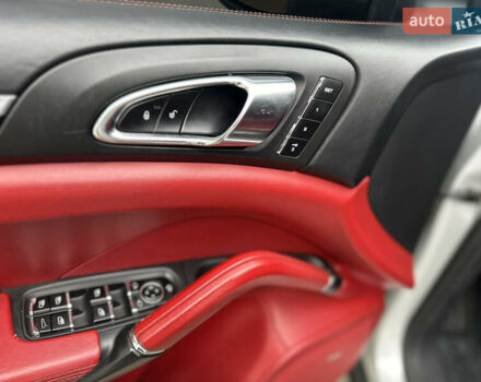 Серый Порше Каен, объемом двигателя 0 л и пробегом 342 тыс. км за 17999 $, фото 17 на Automoto.ua