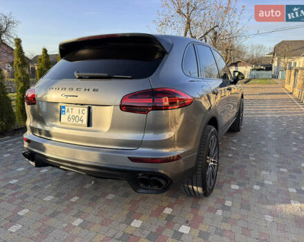 Серый Порше Каен, объемом двигателя 2.97 л и пробегом 277 тыс. км за 29000 $, фото 4 на Automoto.ua