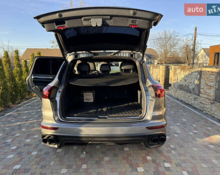 Серый Порше Каен, объемом двигателя 2.97 л и пробегом 277 тыс. км за 29000 $, фото 15 на Automoto.ua