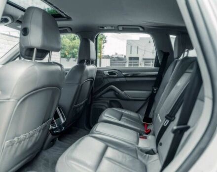 Серый Порше Каен, объемом двигателя 3 л и пробегом 89 тыс. км за 14000 $, фото 9 на Automoto.ua