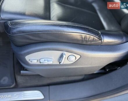 Порше Каен 2015 в Малине на Automoto.ua Серый Порше Каен, объемом двигателя 3 л и пробегом 94 тыс. км за 28700 $, фото 9 на Automoto.ua