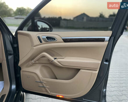 Серый Порше Каен, объемом двигателя 3 л и пробегом 191 тыс. км за 28000 $, фото 25 на Automoto.ua