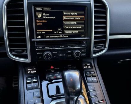 Порше Каен 2015 в Малине на Automoto.ua Серый Порше Каен, объемом двигателя 3 л и пробегом 94 тыс. км за 28700 $, фото 28 на Automoto.ua