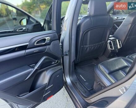 Порше Каен 2015 в Малине на Automoto.ua Серый Порше Каен, объемом двигателя 3 л и пробегом 94 тыс. км за 28700 $, фото 15 на Automoto.ua