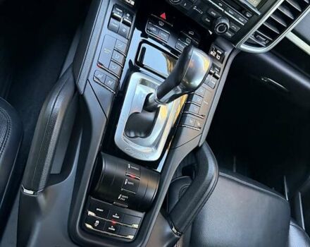 Порше Каен 2015 в Малине на Automoto.ua Серый Порше Каен, объемом двигателя 3 л и пробегом 94 тыс. км за 28700 $, фото 21 на Automoto.ua