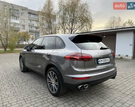 Порше Каен 2015 в Малине на Automoto.ua Серый Порше Каен, объемом двигателя 3 л и пробегом 94 тыс. км за 28700 $, фото 5 на Automoto.ua
