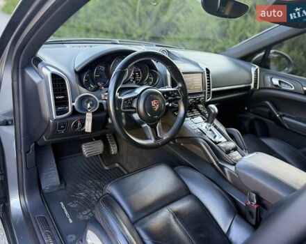 Порше Каен 2015 в Малине на Automoto.ua Серый Порше Каен, объемом двигателя 3 л и пробегом 94 тыс. км за 28700 $, фото 16 на Automoto.ua