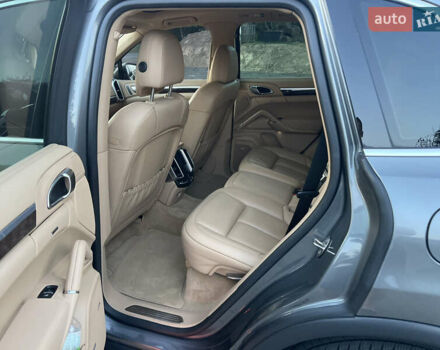 Серый Порше Каен, объемом двигателя 3 л и пробегом 191 тыс. км за 28000 $, фото 16 на Automoto.ua