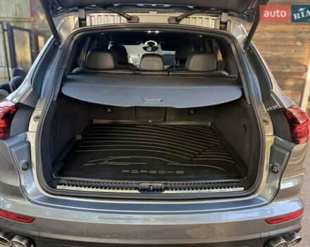 Порше Каен 2015 в Малине на Automoto.ua Серый Порше Каен, объемом двигателя 3 л и пробегом 94 тыс. км за 28700 $, фото 32 на Automoto.ua