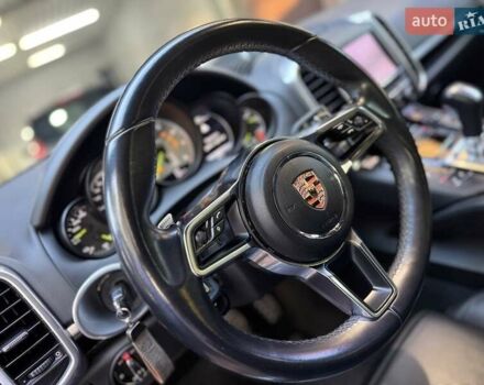 Порше Каен 2015 в Малине на Automoto.ua Серый Порше Каен, объемом двигателя 3 л и пробегом 94 тыс. км за 28700 $, фото 33 на Automoto.ua