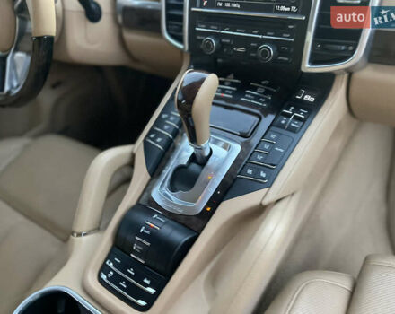 Серый Порше Каен, объемом двигателя 3 л и пробегом 191 тыс. км за 28000 $, фото 23 на Automoto.ua