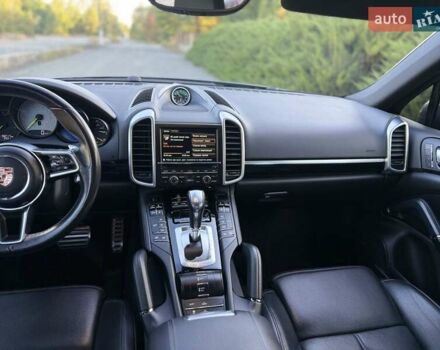 Порше Каен 2015 в Малине на Automoto.ua Серый Порше Каен, объемом двигателя 3 л и пробегом 94 тыс. км за 28700 $, фото 17 на Automoto.ua