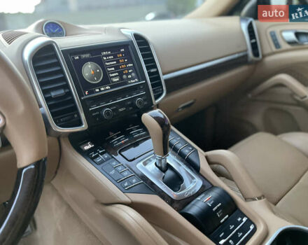 Серый Порше Каен, объемом двигателя 3 л и пробегом 191 тыс. км за 28000 $, фото 31 на Automoto.ua