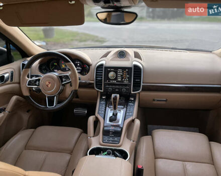 Серый Порше Каен, объемом двигателя 3 л и пробегом 191 тыс. км за 28000 $, фото 18 на Automoto.ua