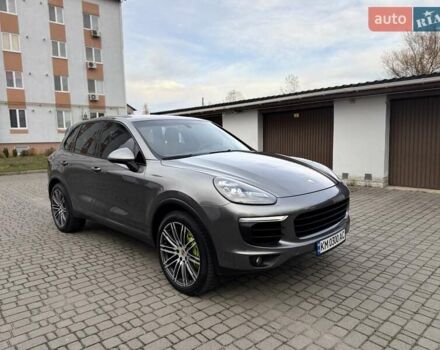 Порше Каен 2015 в Малине на Automoto.ua Серый Порше Каен, объемом двигателя 3 л и пробегом 94 тыс. км за 28700 $, фото 3 на Automoto.ua