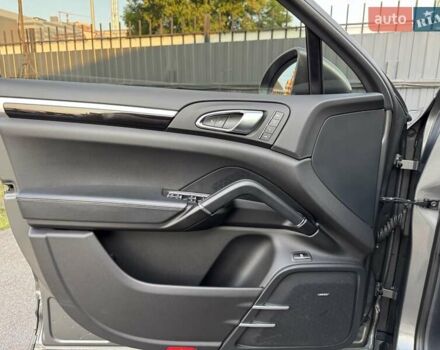 Сірий Порше Cayenne, об'ємом двигуна 3 л та пробігом 92 тис. км за 29500 $, фото 11 на Automoto.ua