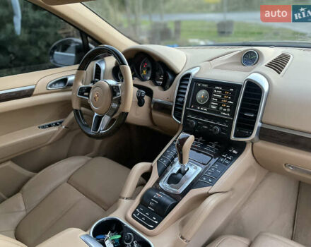 Серый Порше Каен, объемом двигателя 3 л и пробегом 191 тыс. км за 28000 $, фото 22 на Automoto.ua