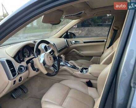 Серый Порше Каен, объемом двигателя 3 л и пробегом 191 тыс. км за 28000 $, фото 27 на Automoto.ua