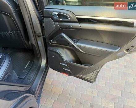 Порше Каен 2015 в Малине на Automoto.ua Серый Порше Каен, объемом двигателя 3 л и пробегом 94 тыс. км за 28700 $, фото 30 на Automoto.ua