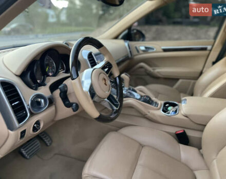 Серый Порше Каен, объемом двигателя 3 л и пробегом 191 тыс. км за 28000 $, фото 29 на Automoto.ua