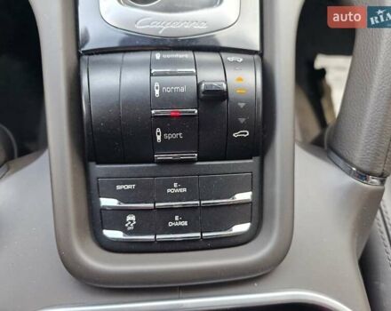 Сірий Порше Cayenne, об'ємом двигуна 3 л та пробігом 125 тис. км за 51500 $, фото 45 на Automoto.ua