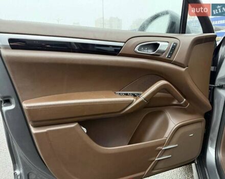 Серый Порше Каен, объемом двигателя 4.13 л и пробегом 261 тыс. км за 39900 $, фото 42 на Automoto.ua